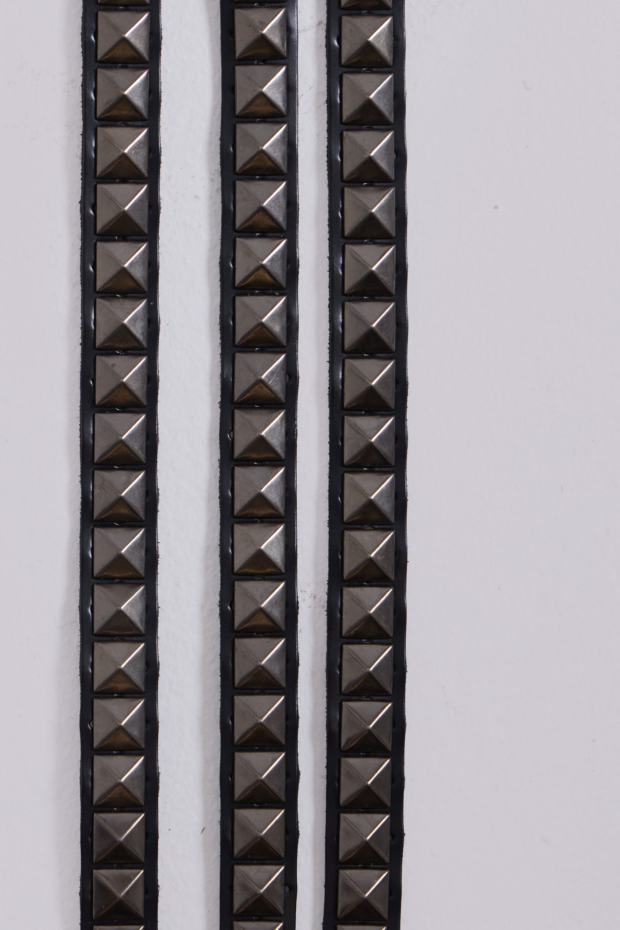 3 ROW PYRAMID STUD BELT