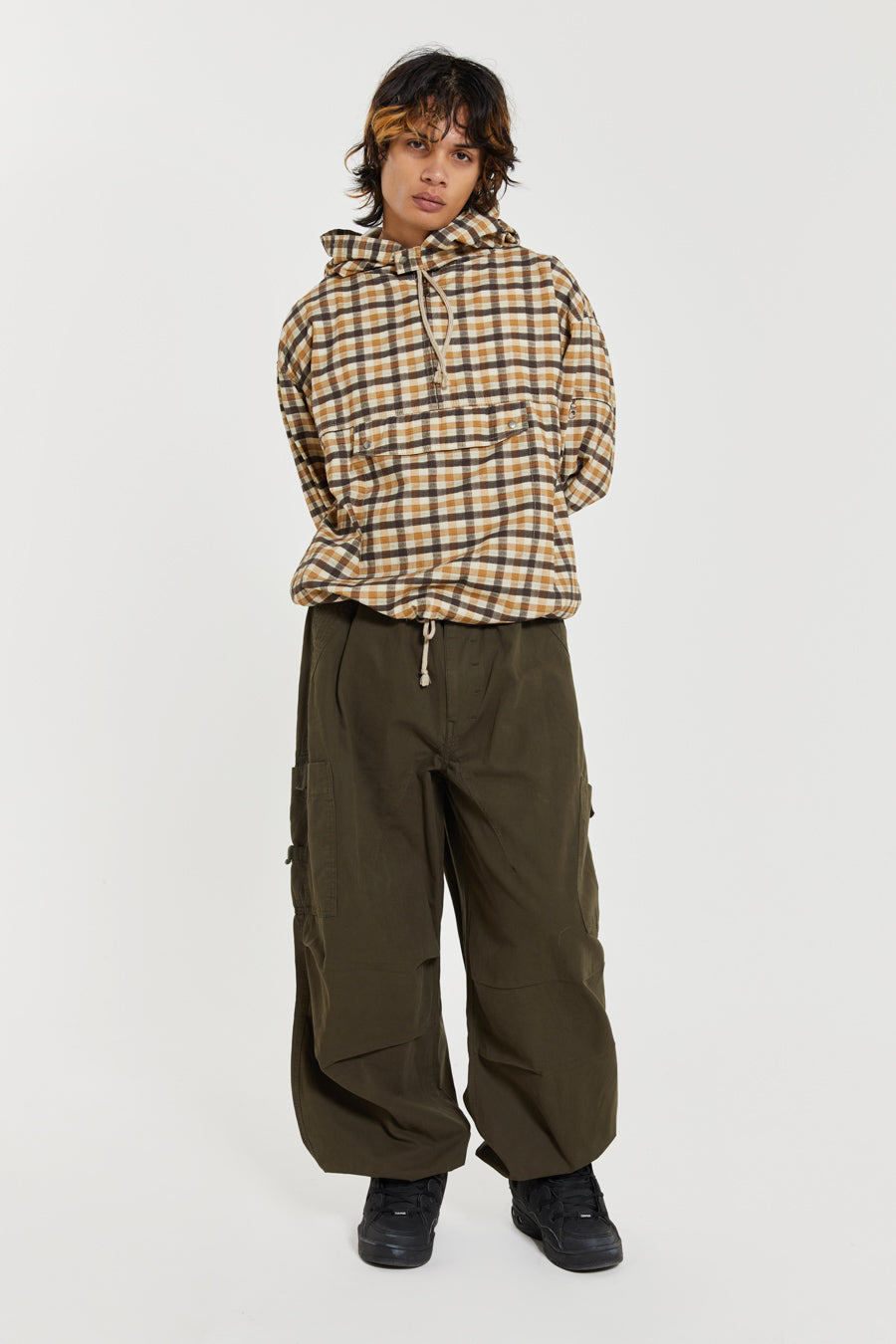 Unisex khaki green oversized fitted parachute style cargo trousers with six pocket styling. 