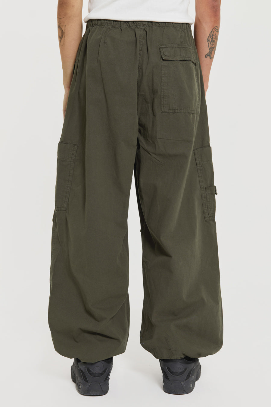 Unisex khaki green oversized fitted parachute style cargo trousers with six pocket styling. 