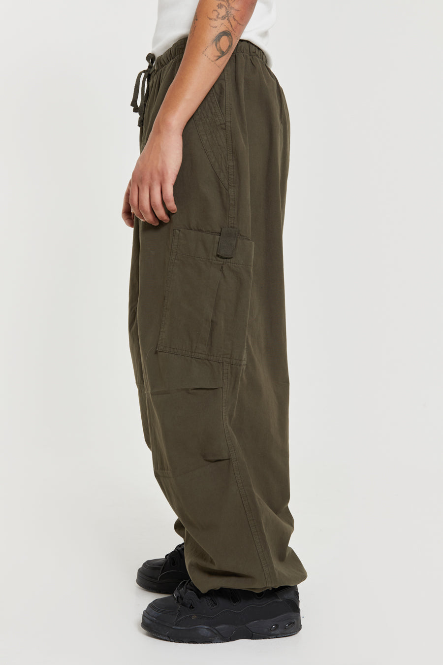 Unisex khaki green oversized fitted parachute style cargo trousers with six pocket styling. 