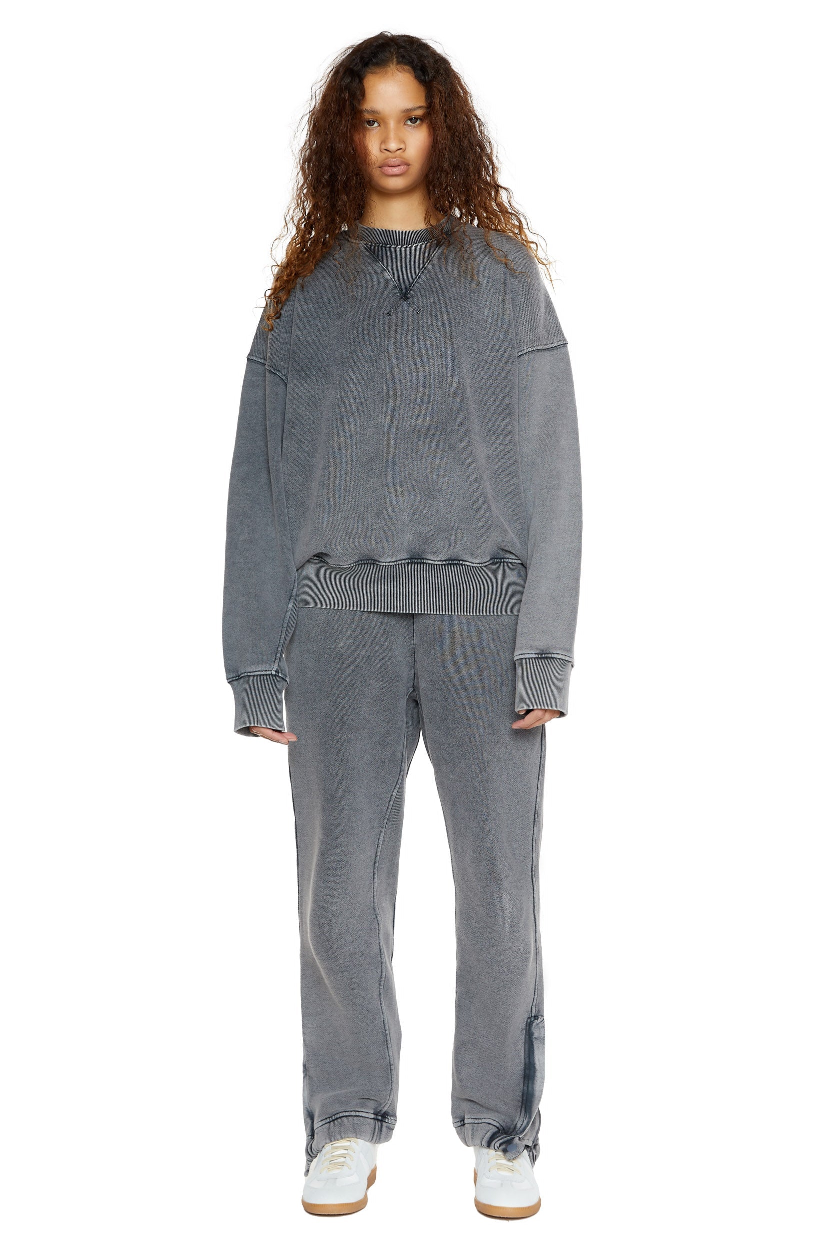 Chrome grey crew neck oversized sweatshirt with ribbed detailing. Styled with matching joggers. 