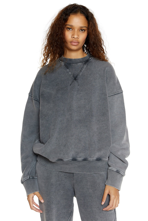 Chrome grey crew neck oversized sweatshirt with ribbed detailing. Styled with matching joggers. 